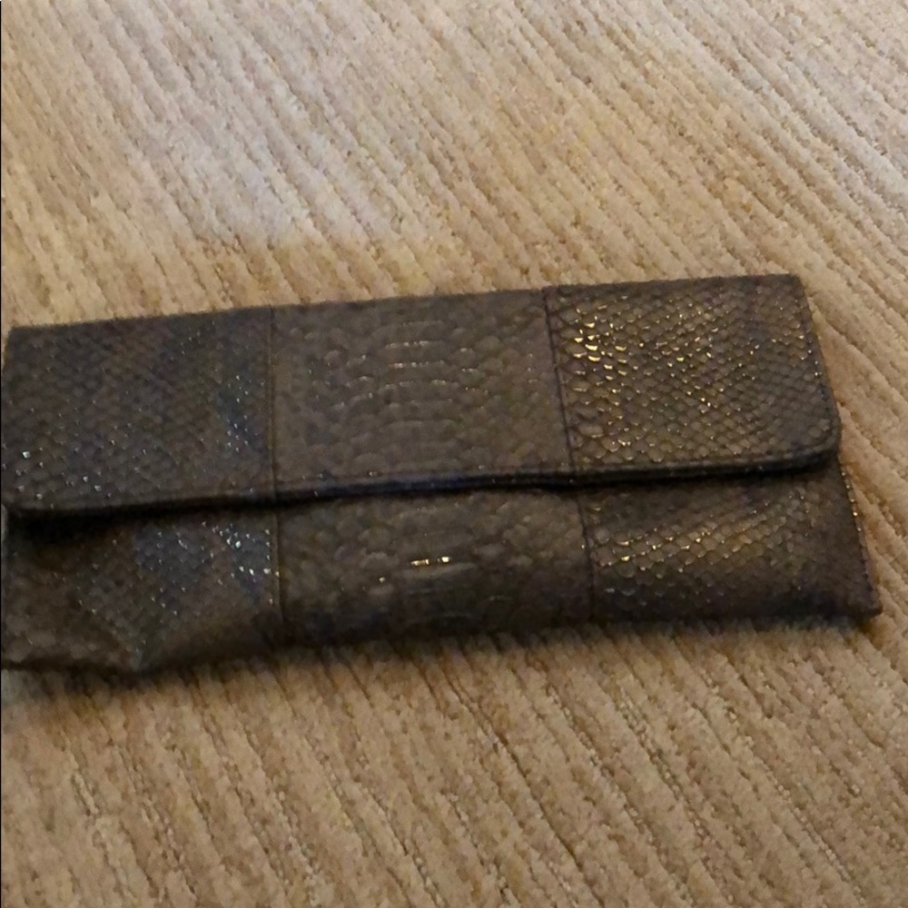 Snake clutch